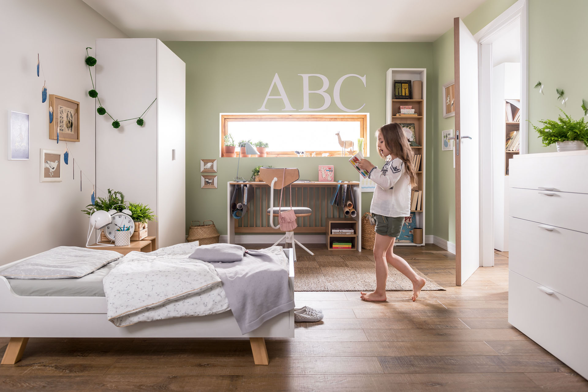 Back to school. Co powinno się znaleźć w pokoju ucznia?