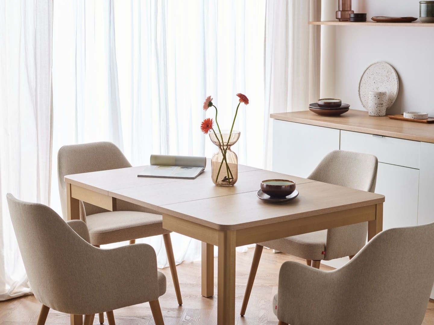 Dekoracja stołu na co dzień – barwnie, elegancko i subtelnie