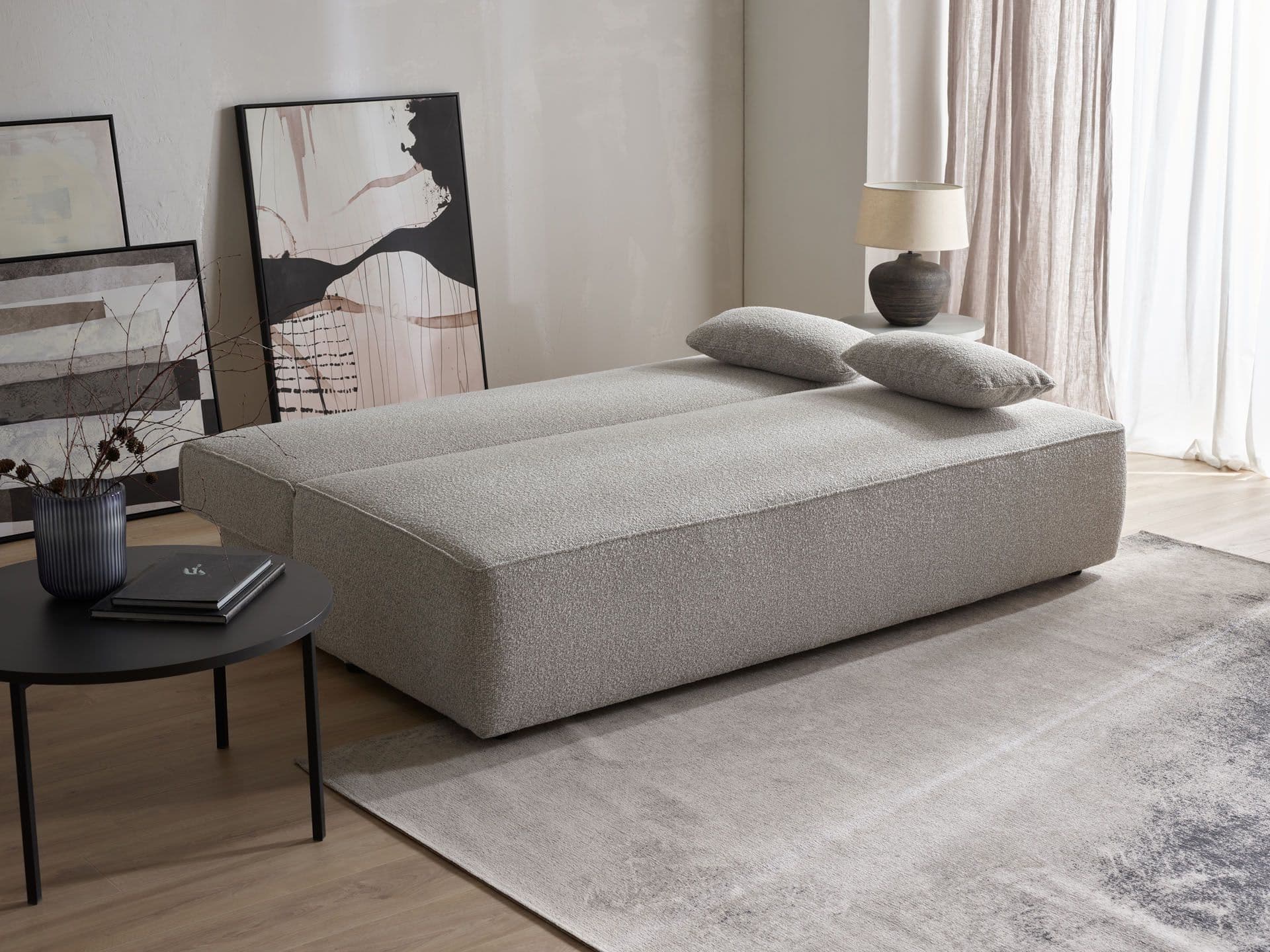 Miękko, przytulnie i bez plam. Jak czyścić meble tapicerowane?