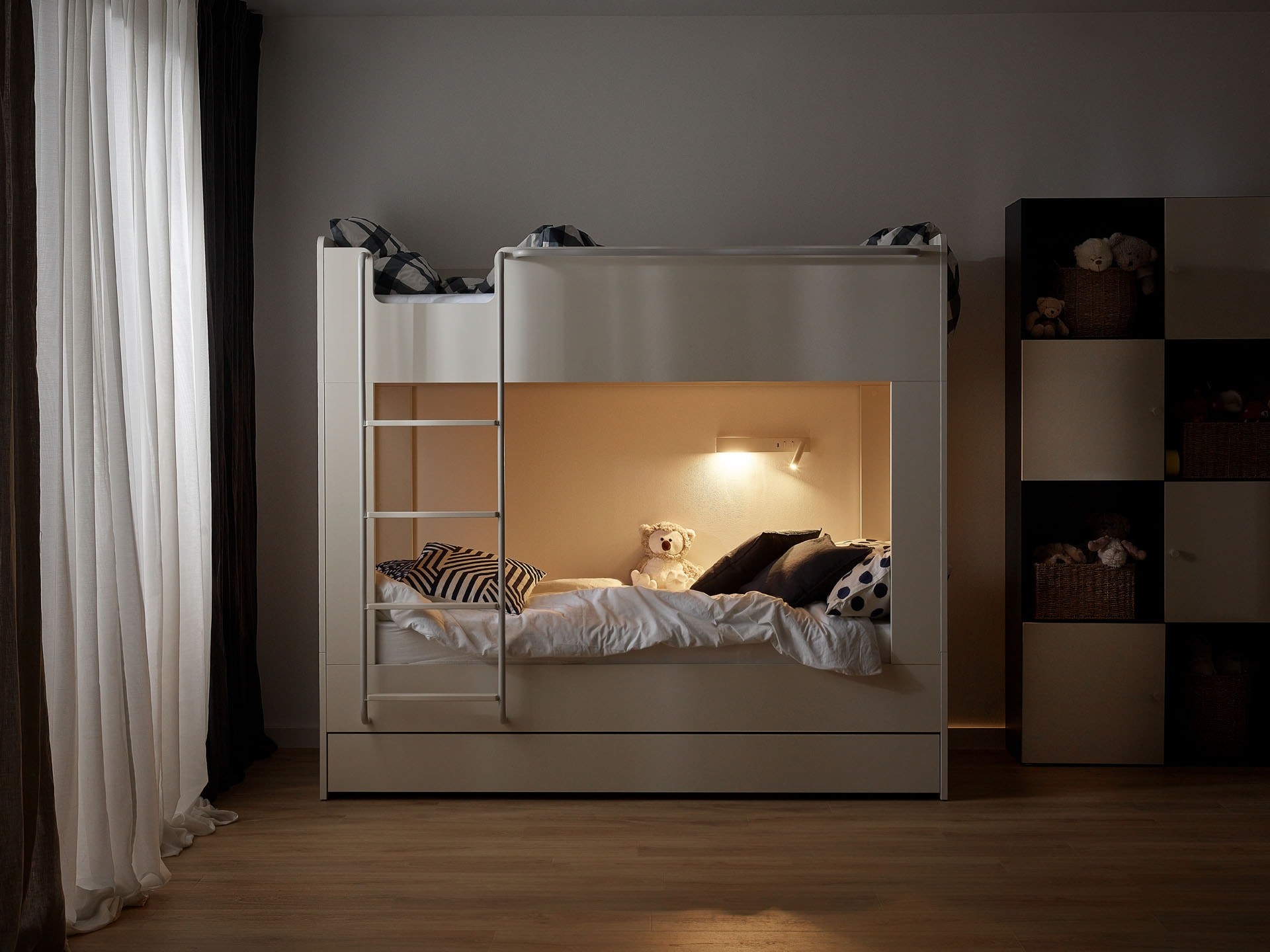 Pokój dziecięcy z łóżkiem piętrowym – jak go kreatywnie urządzić?