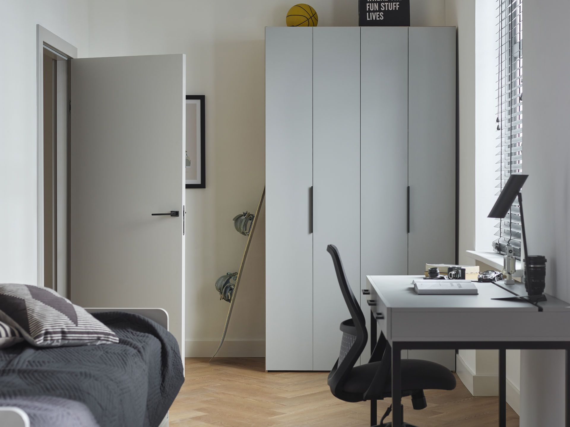 Prywatny azyl dla nastolatka. Jak urządzić pokój młodzieżowy?