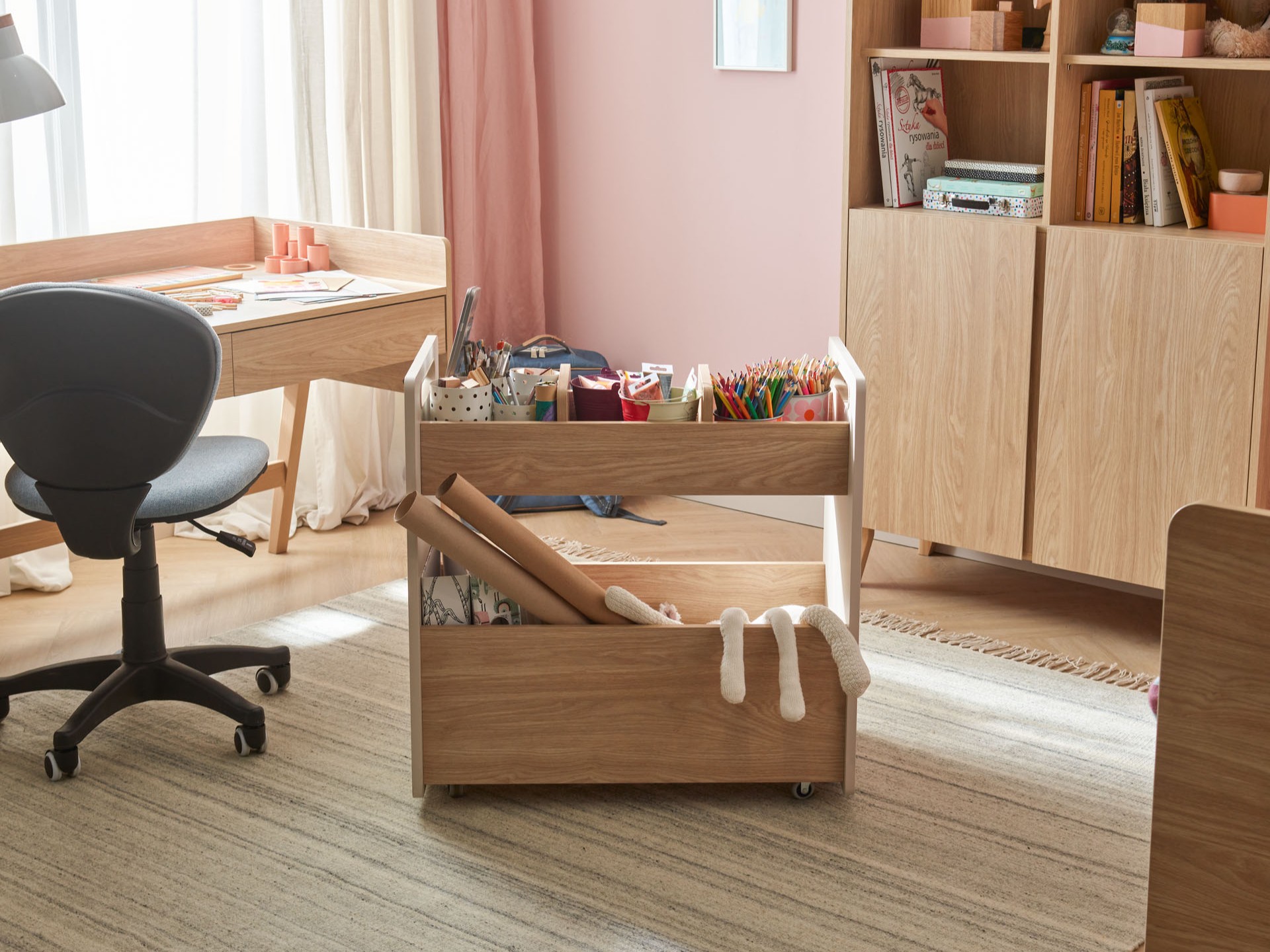 Sprytne meble i wskazówki, jak wprowadzić porządek do pokoju dziecka?