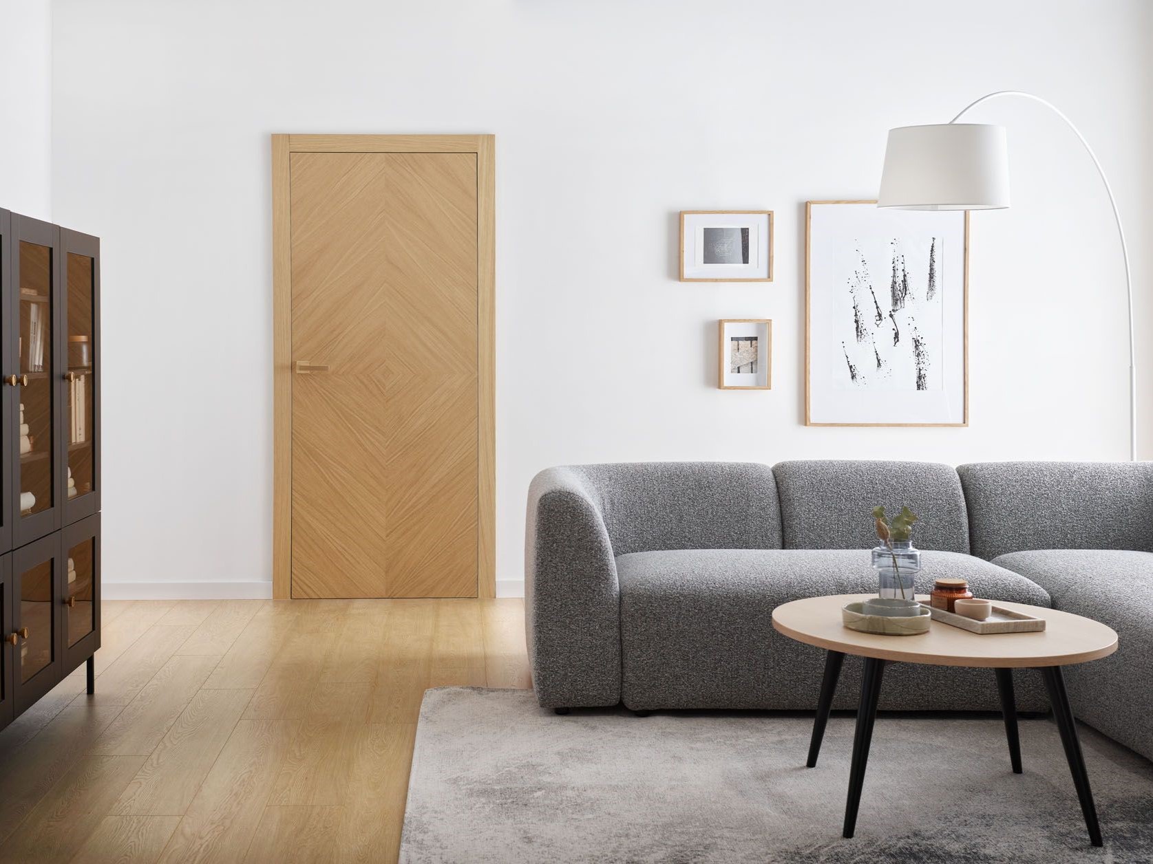 Takie same czy zupełnie inne – jak dobrać drzwi do podłogi?