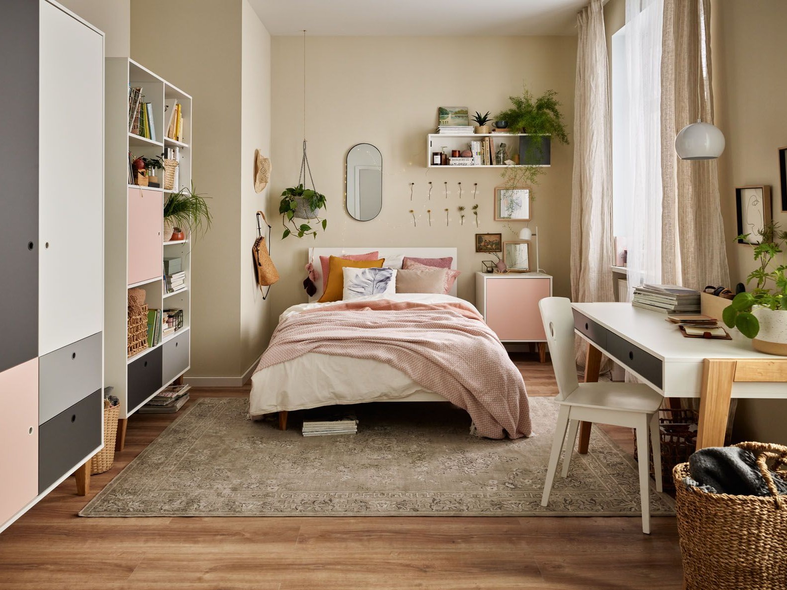 Jak ustawić meble w małym pokoju młodzieżowym? Kluczowe zasady