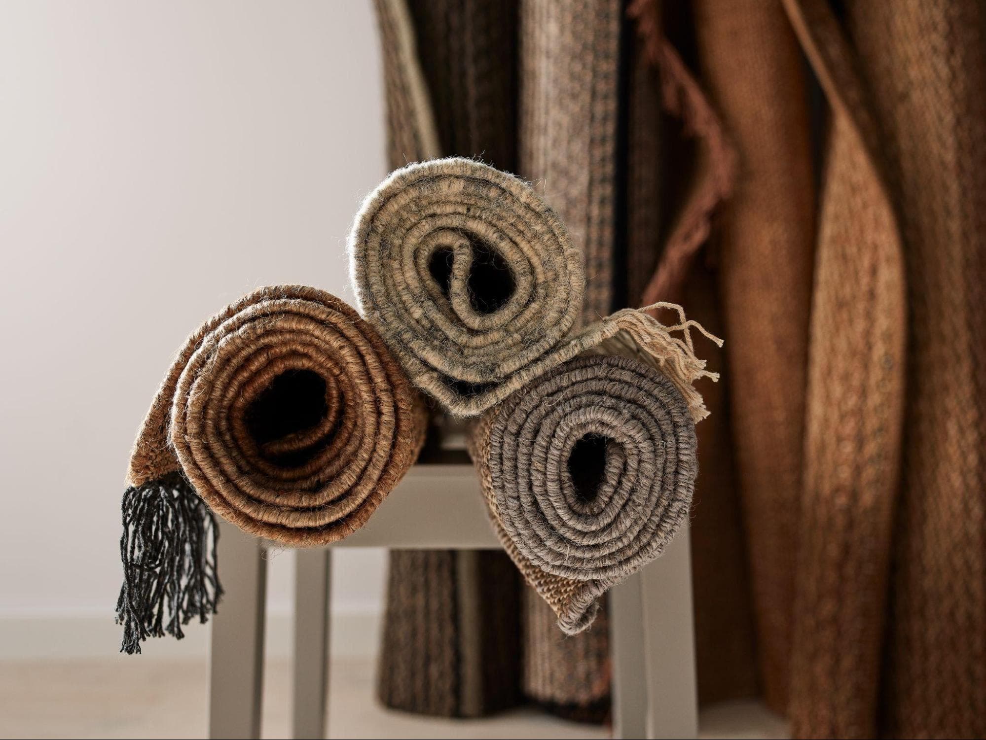 Jak wyczyścić dywan? Sprawdzone sposoby prania na sucho i mokro