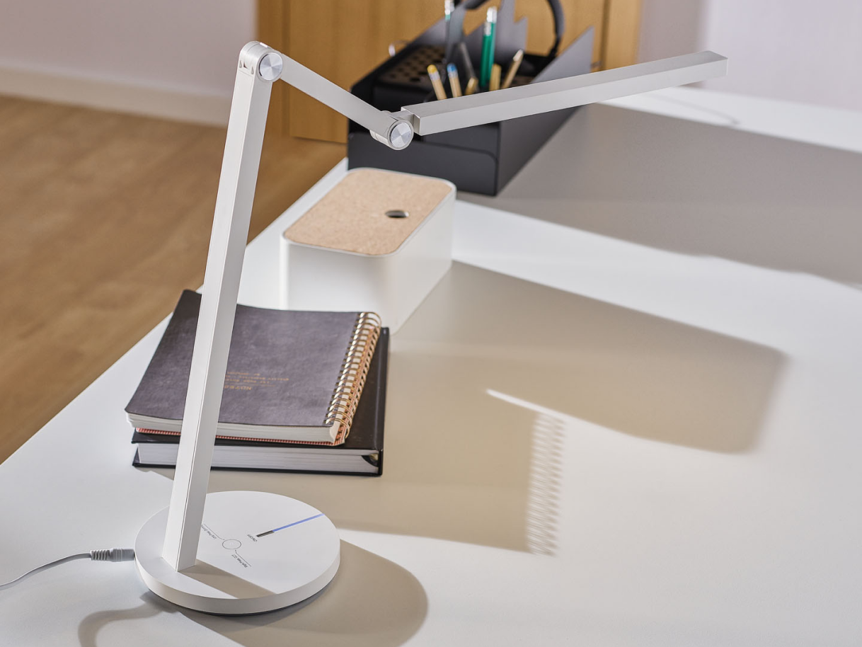 Idealne oświetlenie blatu. Jaką lampkę wybrać na biurko?