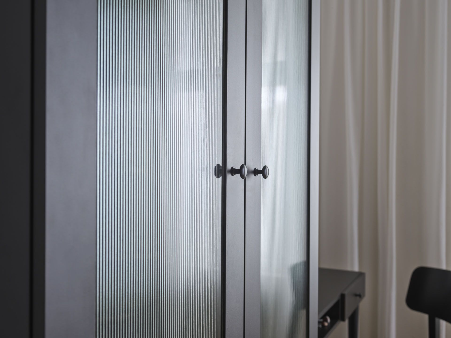 Jak odświeżyć meble? Wymieniamy fronty, uchwyty i nóżki