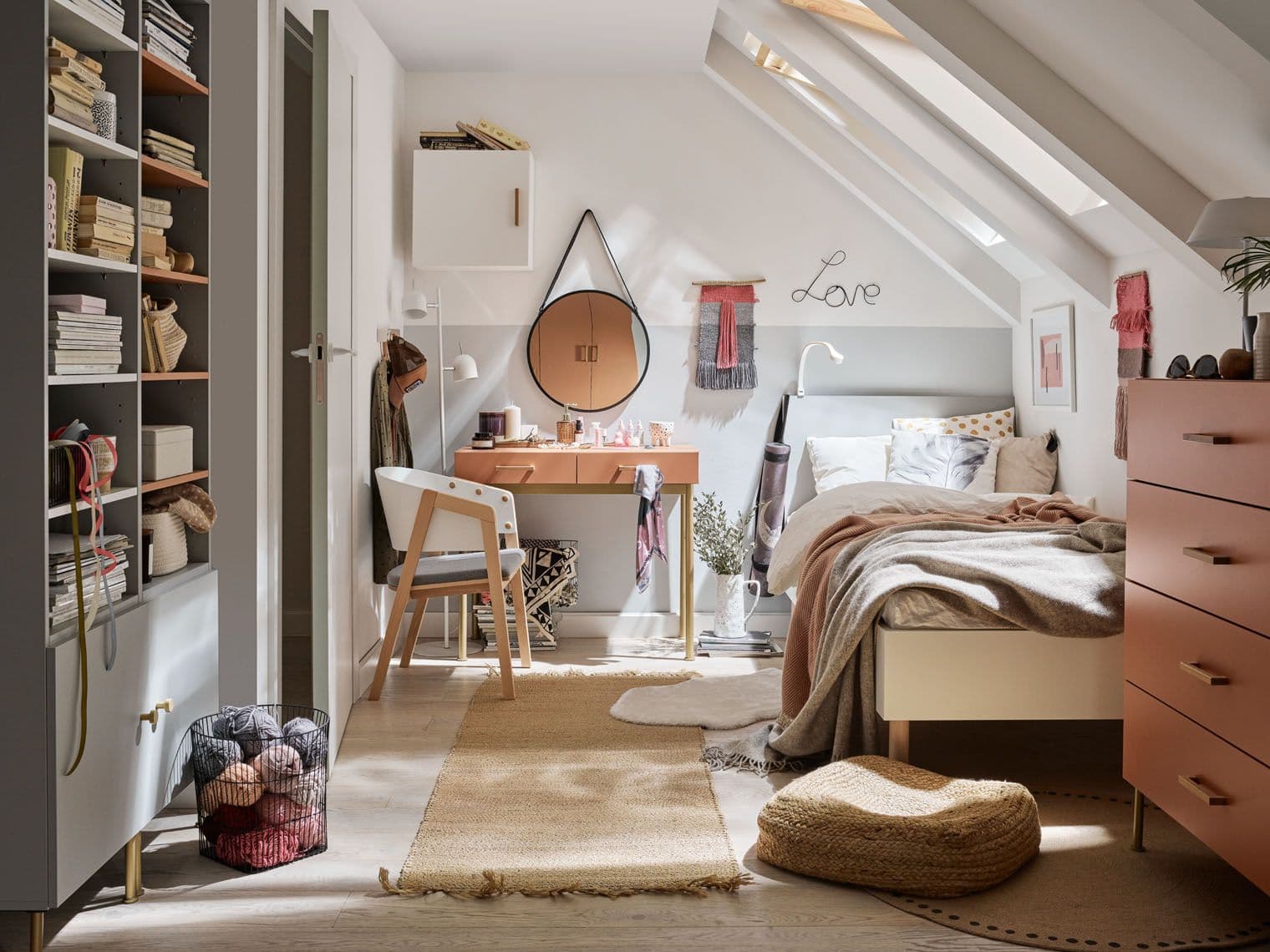 Jak urządzić pokój nastolatce? Aranżacja pełna dobrej energii Jak urządzić pokój nastolatce? Aranżacja pełna dobrej energii