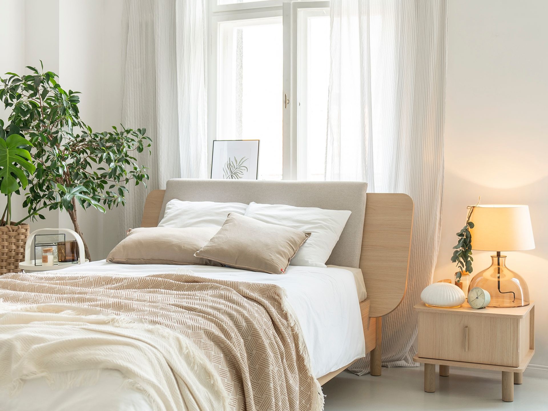 Mała sypialnia, wiele możliwości. Jak ją urządzić?