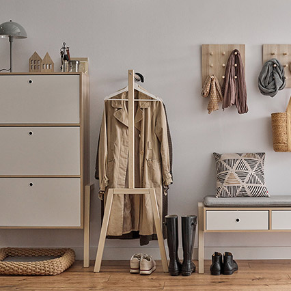 Wieszak zewnętrzny do szaf Spot Young aranżacja