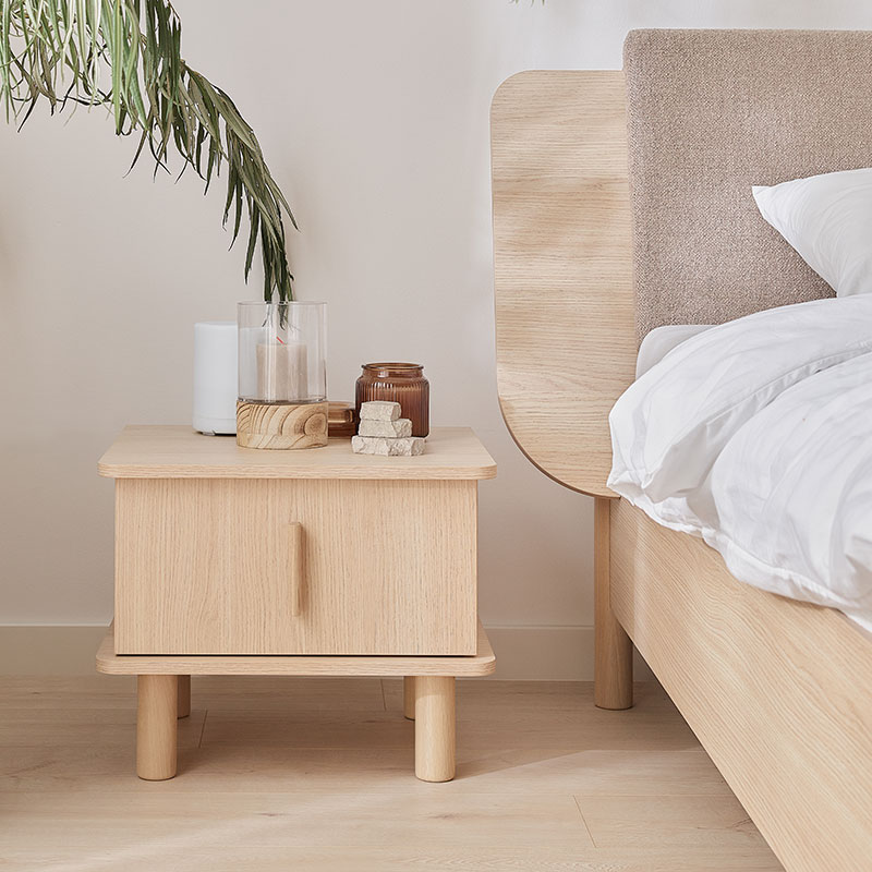 Stolik nocny z 1 szufladą OMM aranżacja