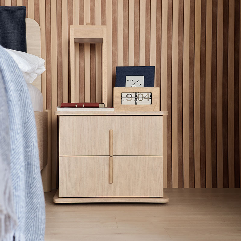 Stolik nocny z 2 szufladami OMM aranżacja