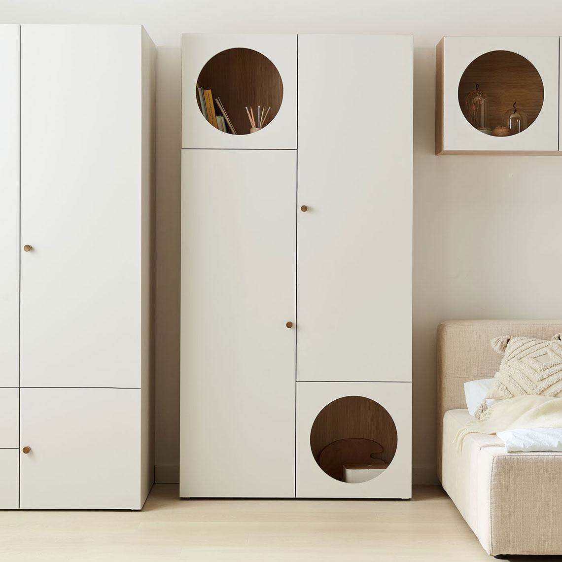 Regał szeroki z układem frontów 5 Reli aranżacja