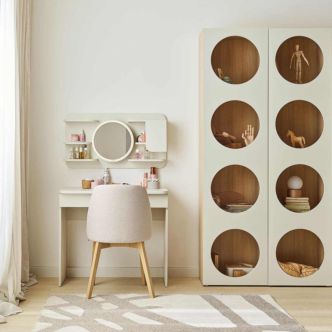 Regał szeroki z układem frontów 7 Reli aranżacja