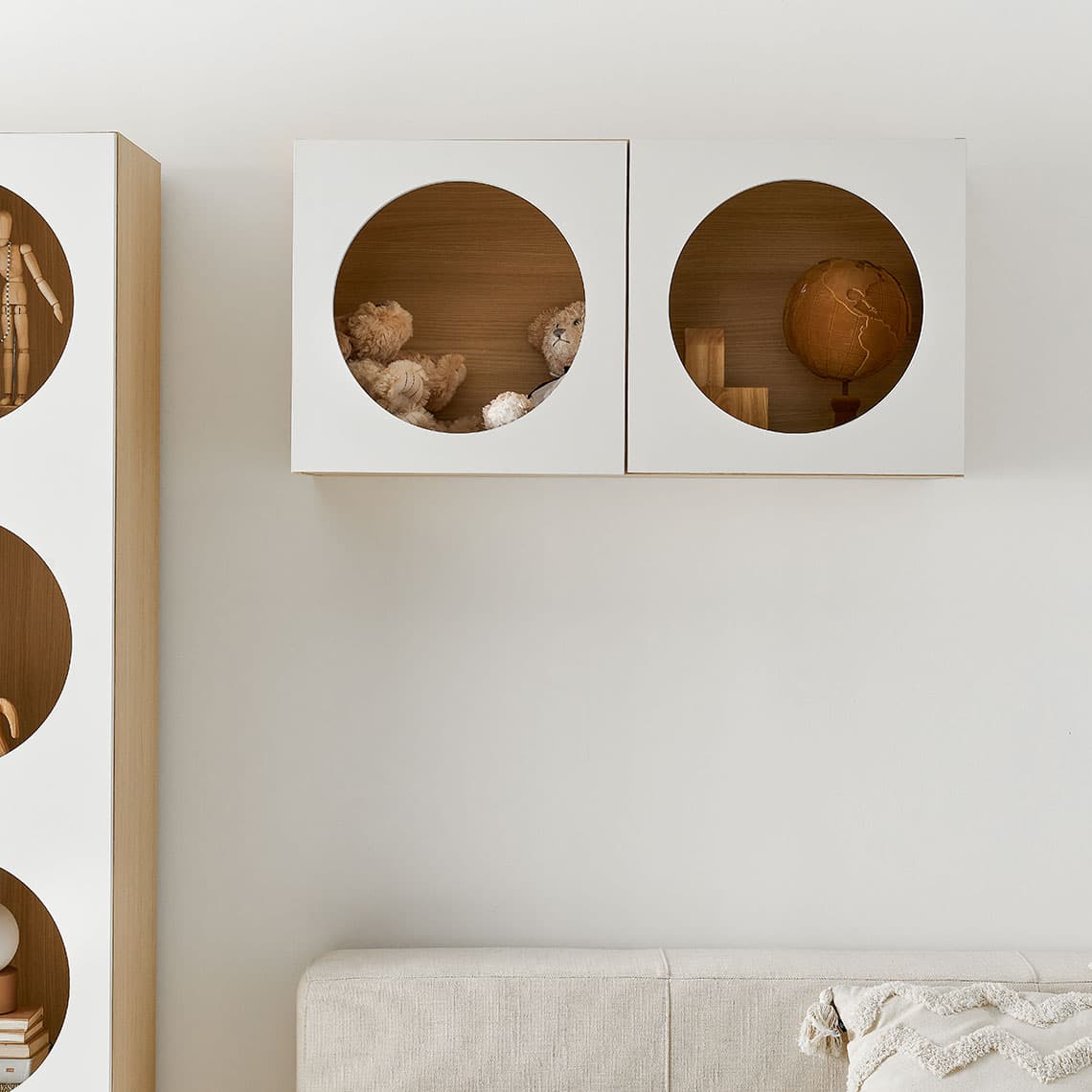 Półka wisząca szeroka z układem frontów 3 Reli aranżacja