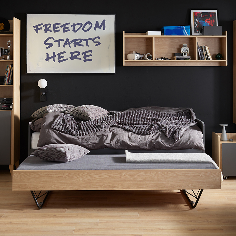 Kanapa z podnoszonym stelażem i łóżkiem dolnym Muve aranżacja