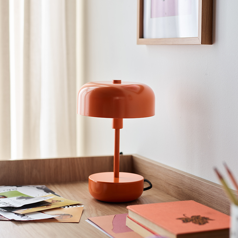 Lampa komodowa Haipot Dyberg Larsen aranżacja