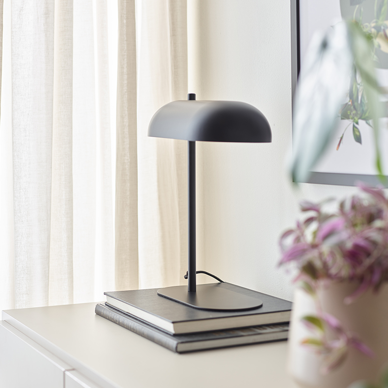 Lampa komodowa Arch Dyberg Larsen aranżacja