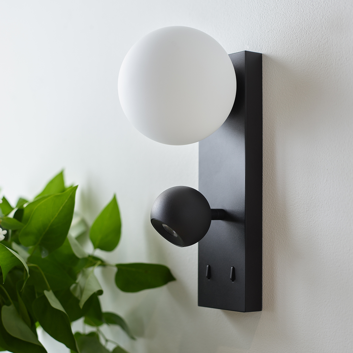 Kinkiet Atom Maxlight aranżacja