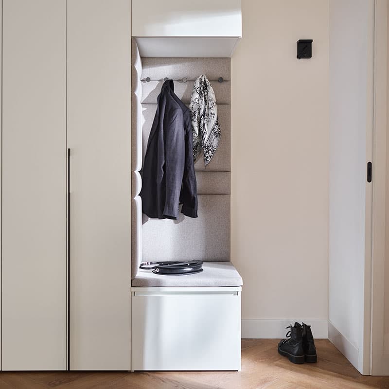 Zestaw mebli do przedpokoju z szafką na buty i siedziskiem 240 Stor aranżacja