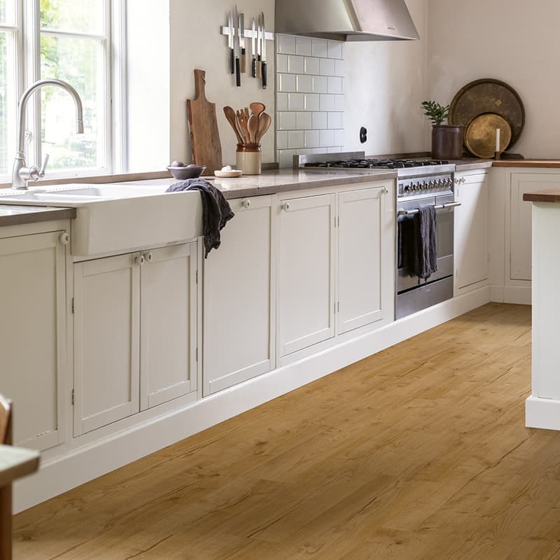 Panele winylowe Pergo Namsen Pad Pro Dąb Cabin Złoty V4307-40314 aranżacja