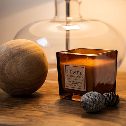 Świeca zapachowa mała Lento aranżacja