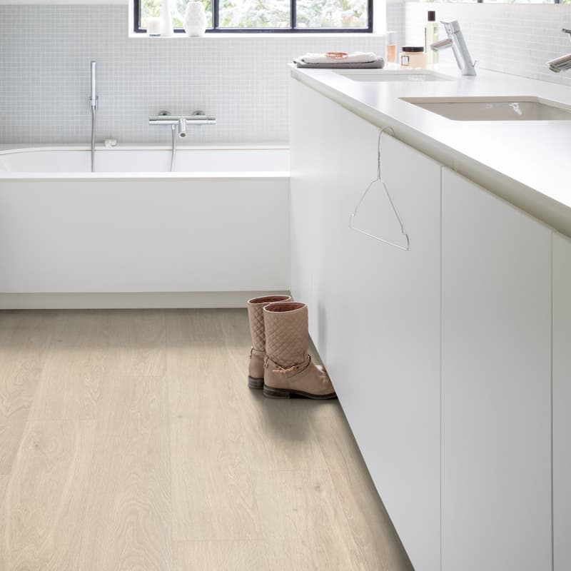 Panele winylowe Quick Step Bloom Dąb morska bryza beżowy AVMPU40080 aranżacja