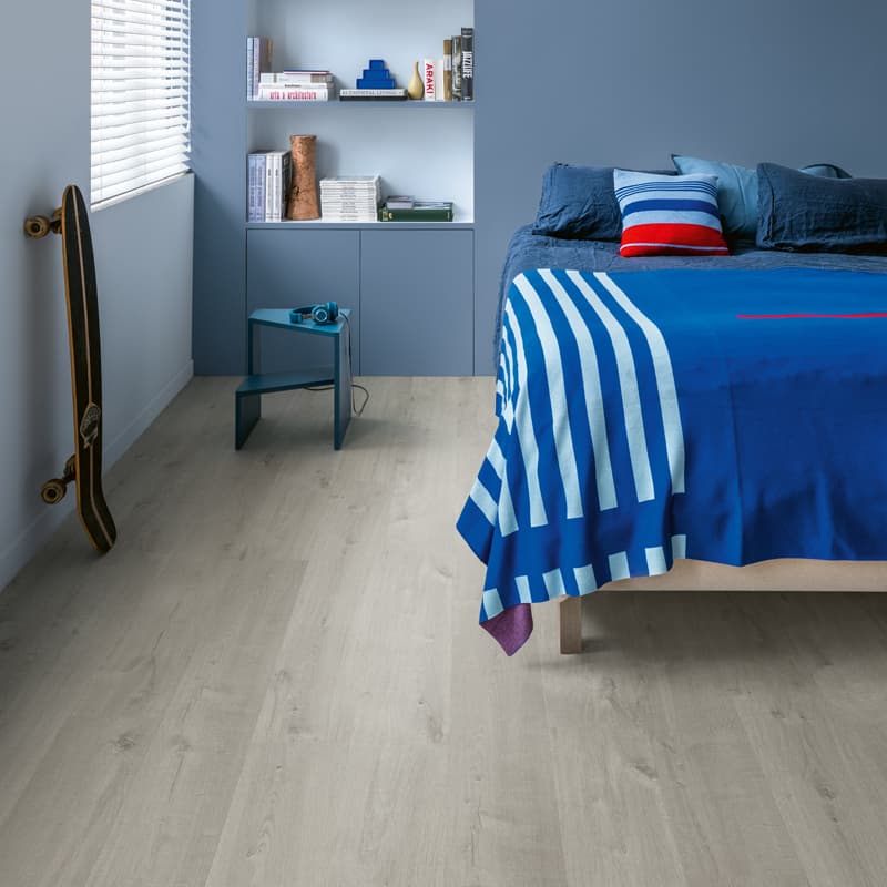 Panele winylowe Quick Step Bloom Dąb bawełniany zimno-szary AVMPU40201 aranżacja