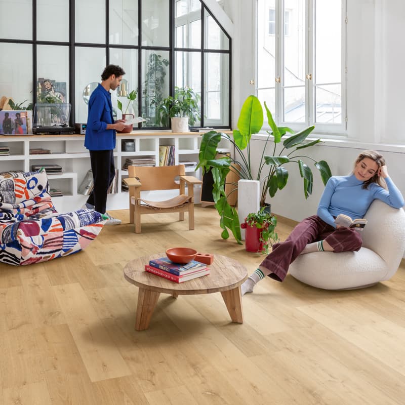 Panele winylowe Quick Step Bloom Elegancki dąb naturalny AVMPU40316 aranżacja