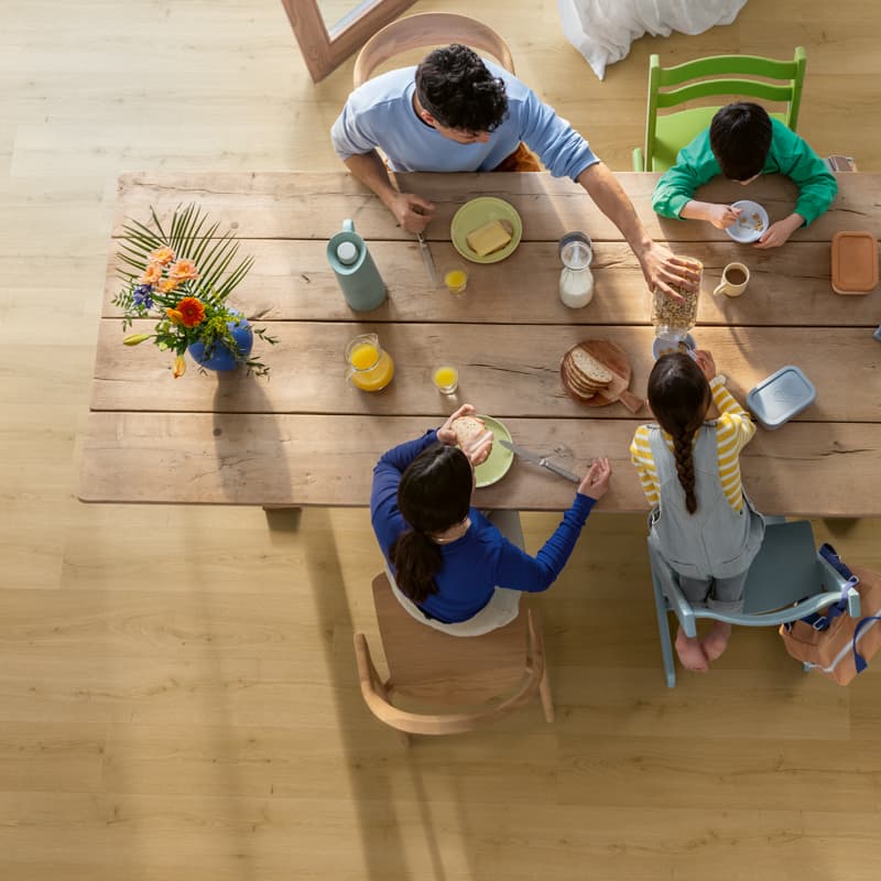 Panele winylowe Quick Step Bloom Dąb szczotkowany miodowy AVMPU40318 aranżacja