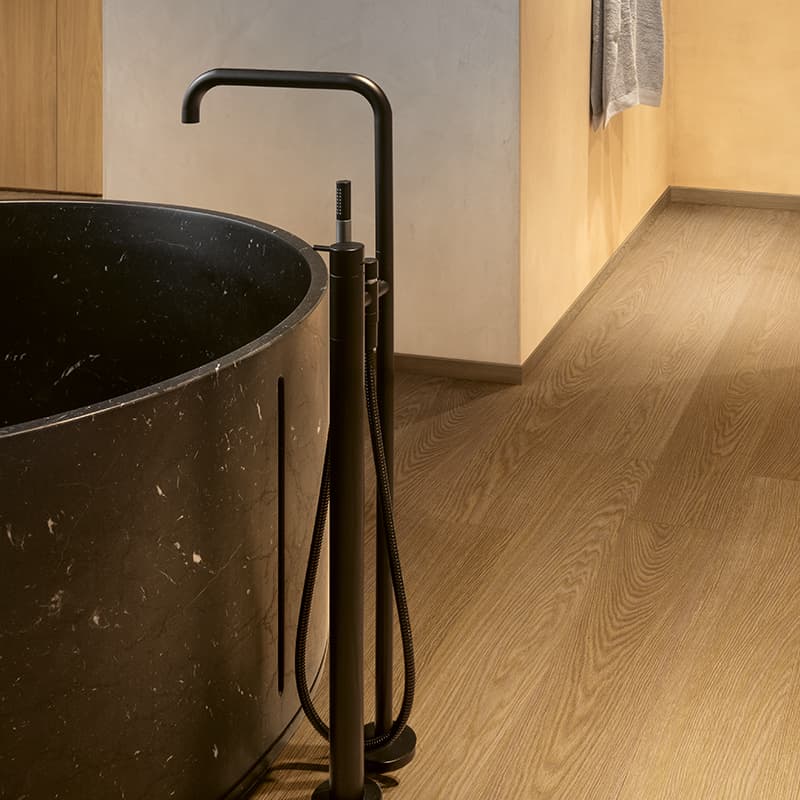 Podłoga winylowa Quick Step Blos Dąb kakaowy AVSPU40279 ze zintegrowanym podkładem aranżacja