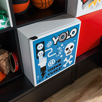 Szafka kostka z szufladami z podestem 53x53 z szufladą Young Users aranżacja