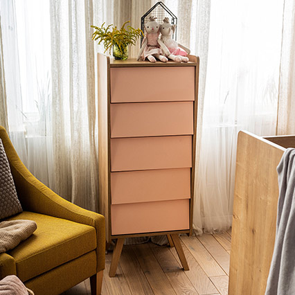 Komoda z 5 szufladami Vintage aranżacja