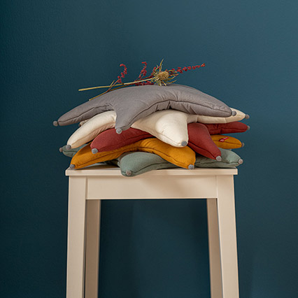 Poduszka gwiazdka PURE kol. kremowy aranżacja