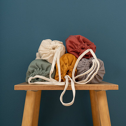 Prześcieradło z gumką PURE 60x120 cm - kol.musztardowy aranżacja